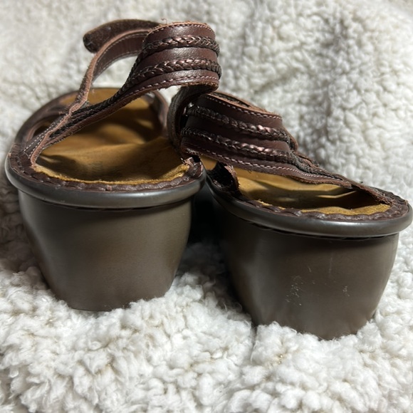 Like New Pair of Ladies NOAT Brown Leather Adjustable Velcro Closure, Sz 11/42 - Picture 5 of 9